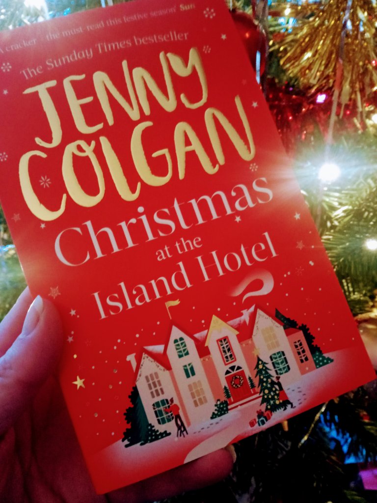 Christmas at the Island Hotel by Jenny Colgan #bookreview @jennycolgan @BooksSphere @LittleBrownUK