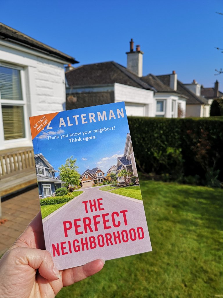 The Perfect Neighborhood by Liz Alterman | #bookreview | @legend_times_ @LizAlterman